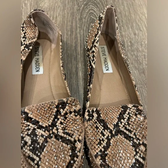 Steve Madden Studded Pointed Toe Loafer in Brown Snakeskin pattern size 7 - Picture 3 of 5